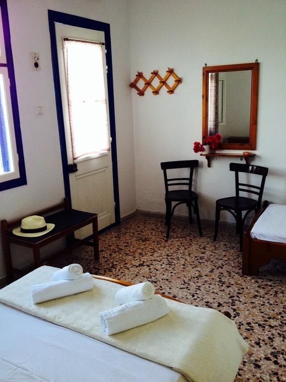Chrisopetro Rooms Marathokampos Bilik gambar